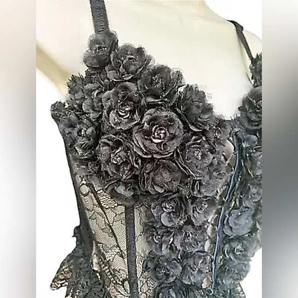 Size Small…..……Black Detailed 3D Floral Corset Top.  New……Widow - Picture 3 of 10